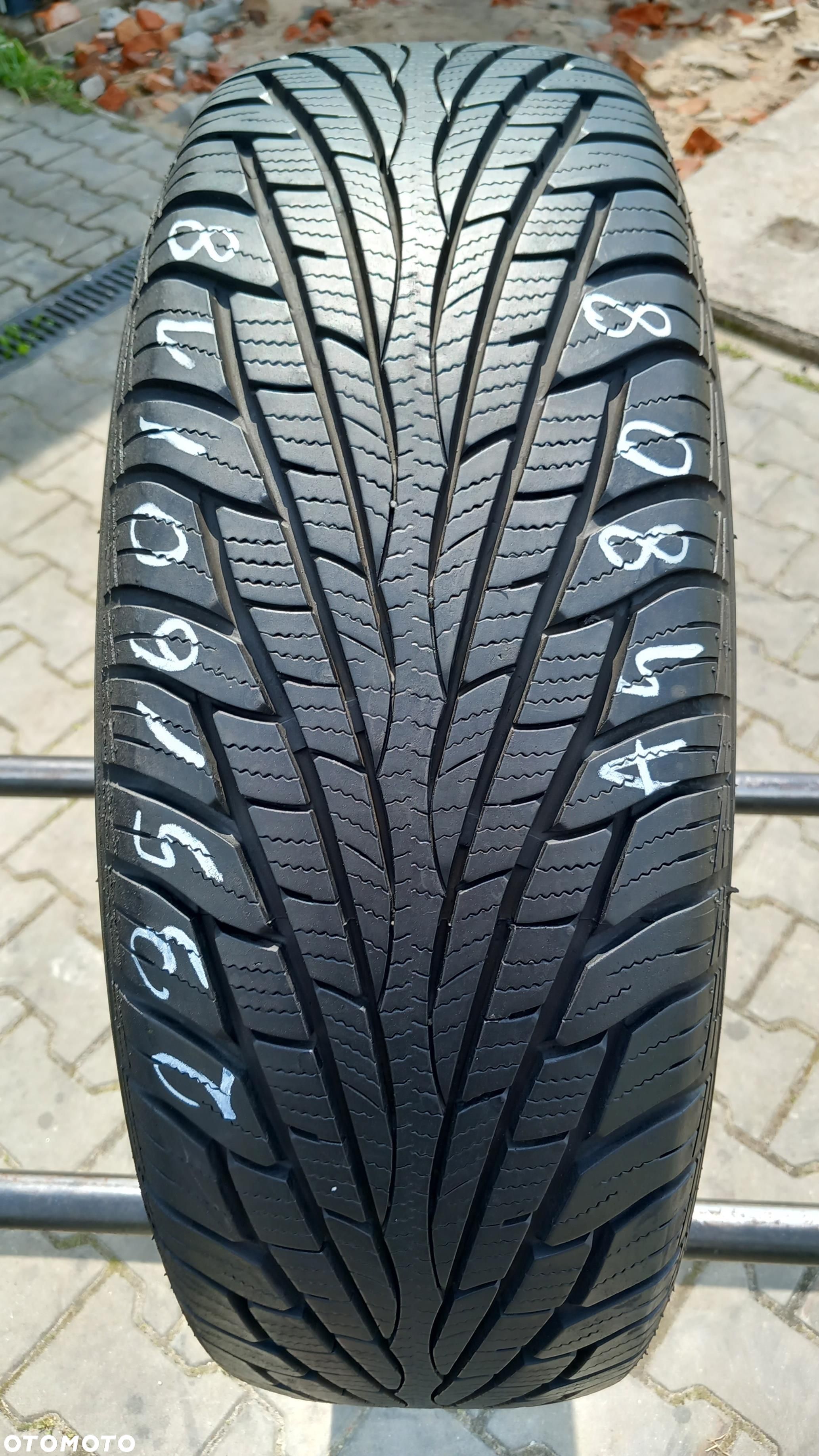 235/60/18 Maxxis Victra SUV 107V - 1