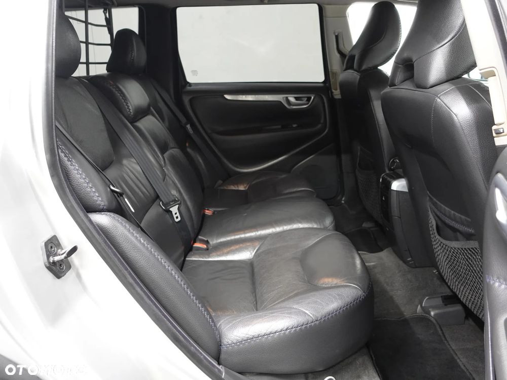 Volvo XC 70 D5 AWD Momentum - 25
