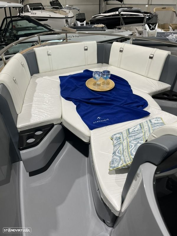 Invictus Yachts TT 280 - 10