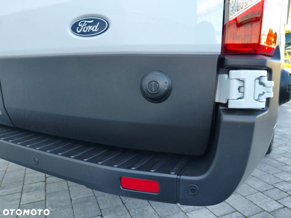 Ford E-Transit - 36