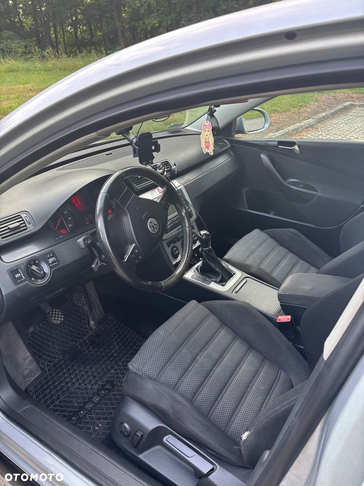 Volkswagen Passat - 11