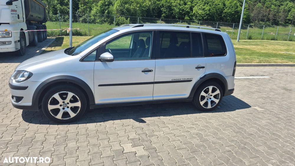Volkswagen Touran - 3