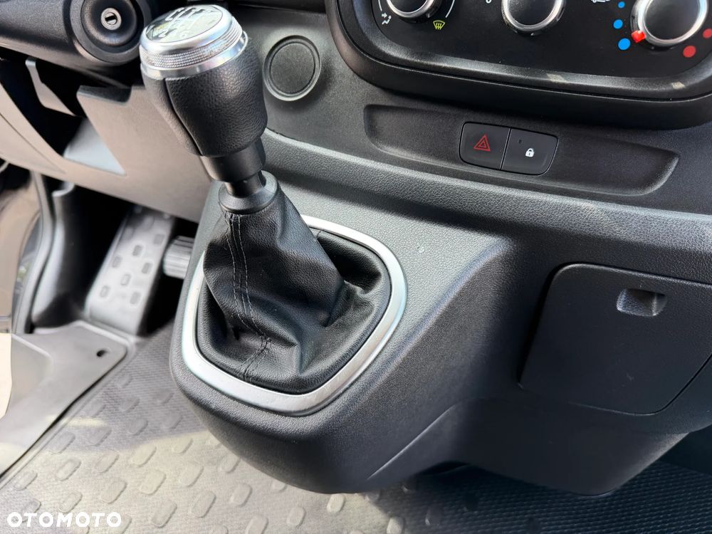 Renault TRAFIC VAN EXTRA L2H1, MAXI LONG, MOCNY SILNIK Euro 6 CI, 2.0 DCI 120KM, ROZRZĄD NA ŁAŃCUCHU, REFLEKTORY LED PURE VISION, KOLOR SPEC. CZARNY METALICZNY, DESIGN BUSINESS+ PAKIET FULL LED + PAKIET CHROM, MOBILNE BIURO, Furgon+ PEŁNA ZABUDOWA ŁADOWNI, Duża ładowność: 1168kg, Długa paka 3m, Pojemność 6,7m3 - 31