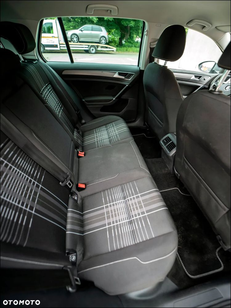 Volkswagen Golf - 36