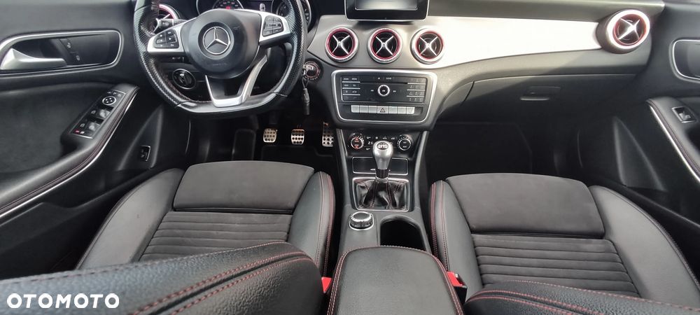 Mercedes-Benz CLA 180 AMG Line - 35