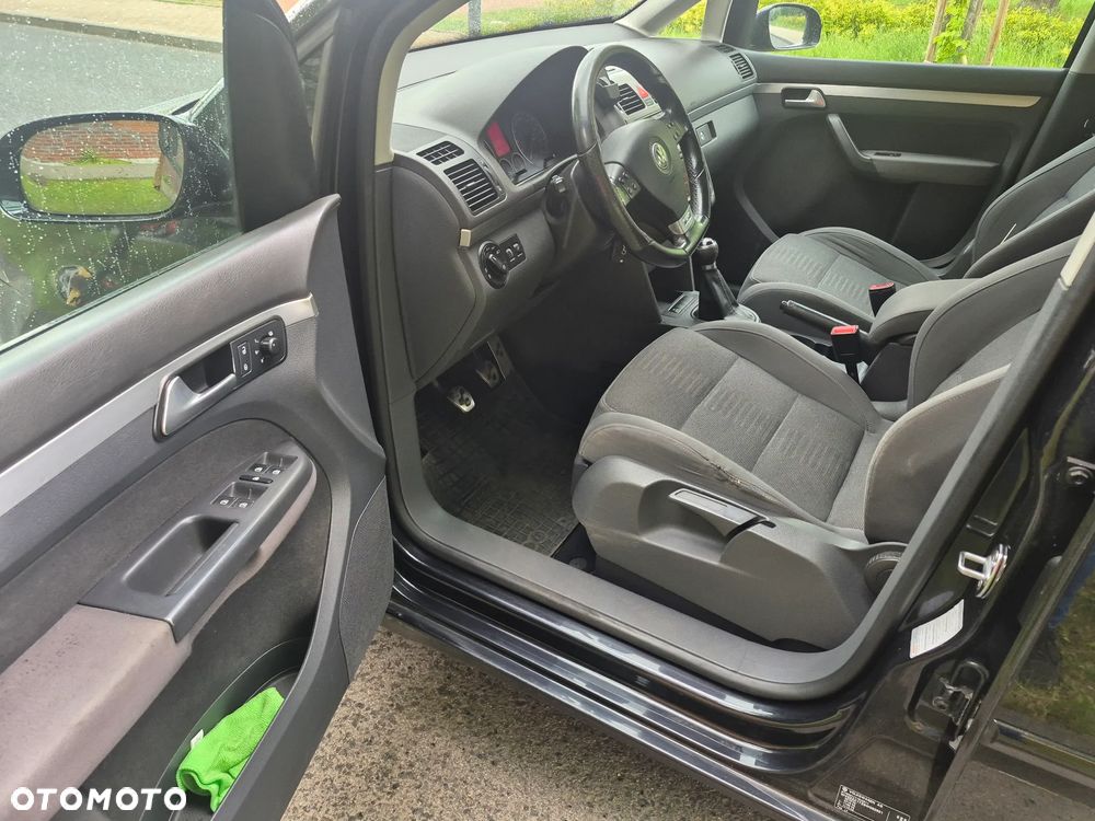 Volkswagen Touran 2.0 TDI Highline - 10