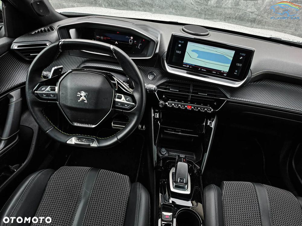 Peugeot 2008 PureTech 130 EAT8 GT - 20