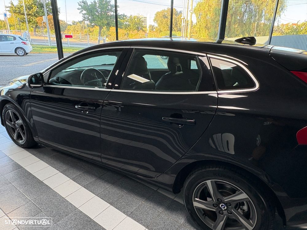 Volvo V40 2.0 D2 R-Design Momentum - 9