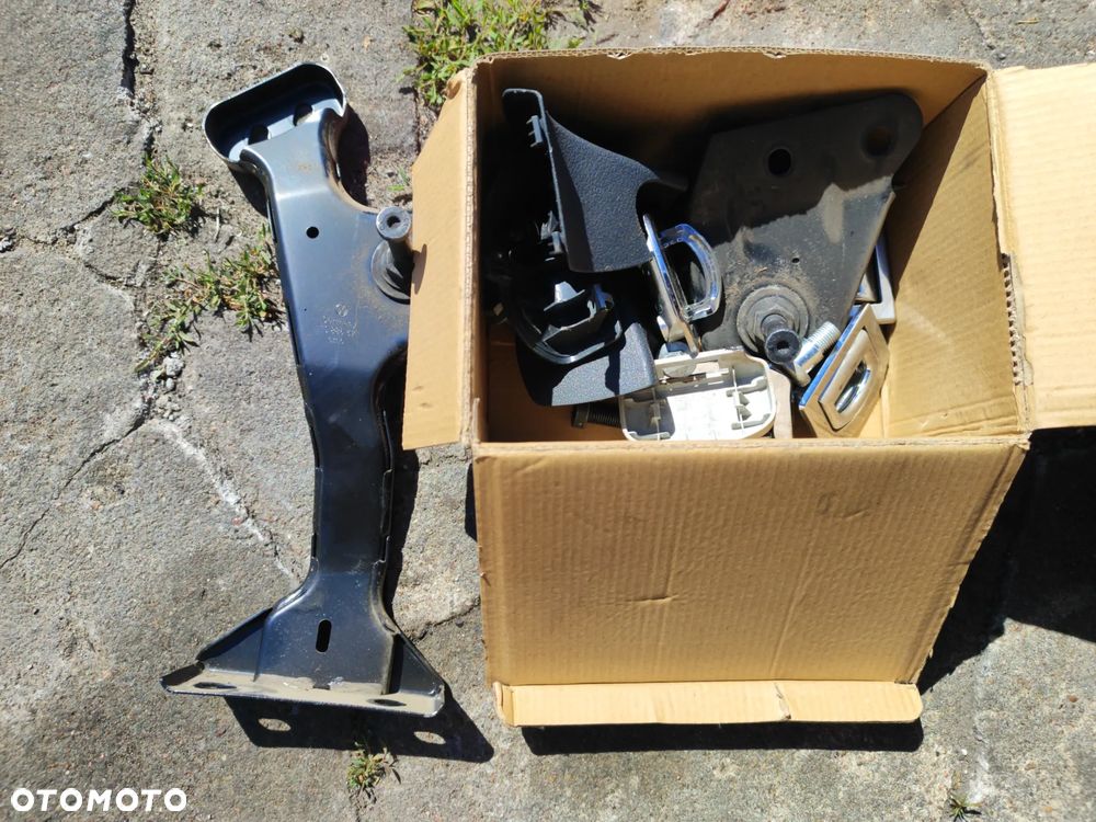 fotel przód x2 + fotel drugi rząd x3 + fotel trzeci rząd x2 plus mocowania boczki kpl. 7 osób do Vw Touran I 03-10r , komplet z foto - 7