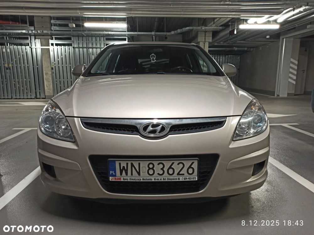Hyundai i30 1.4 Base + - 6