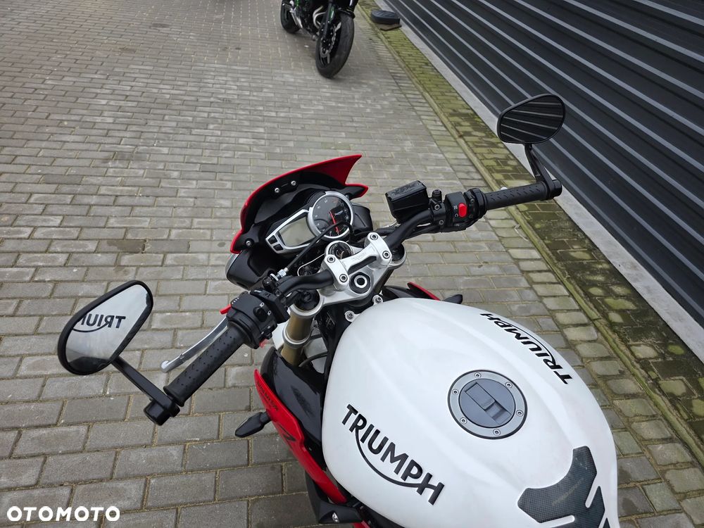 Triumph Street Triple - 29