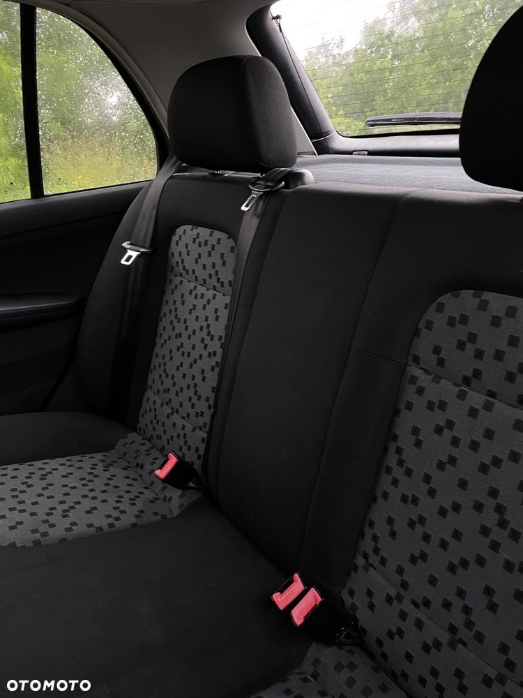 Skoda Fabia 1.2 HTP Ambiente - 10