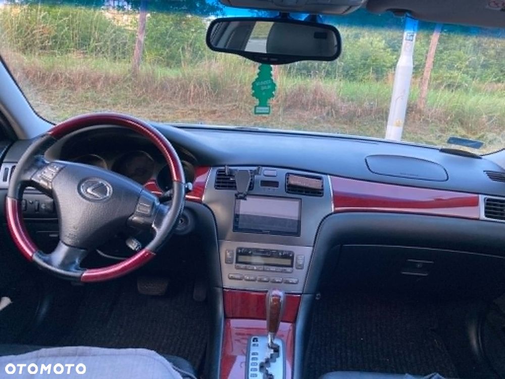 Lexus ES - 10