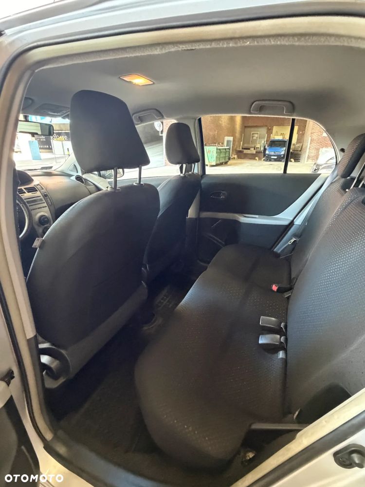 Toyota Yaris 1.0 Terra - 8