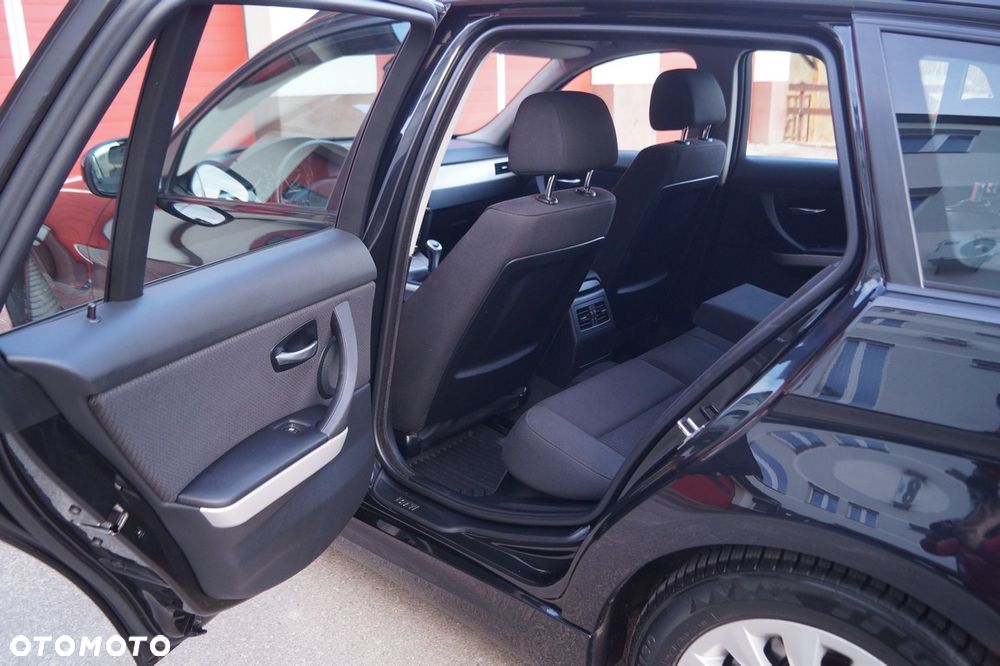 BMW Seria 3 318i Edition Exclusive - 23