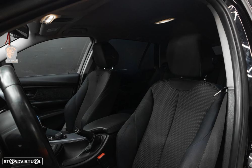 BMW 318 d Sport - 18