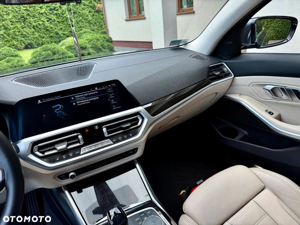 BMW Seria 3 330e Luxury Line sport - 19