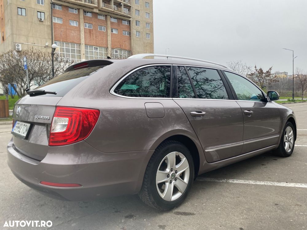 Skoda Superb 2.0 TDI DSG Elegance - 8