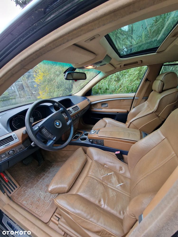 BMW Seria 7 745i - 23