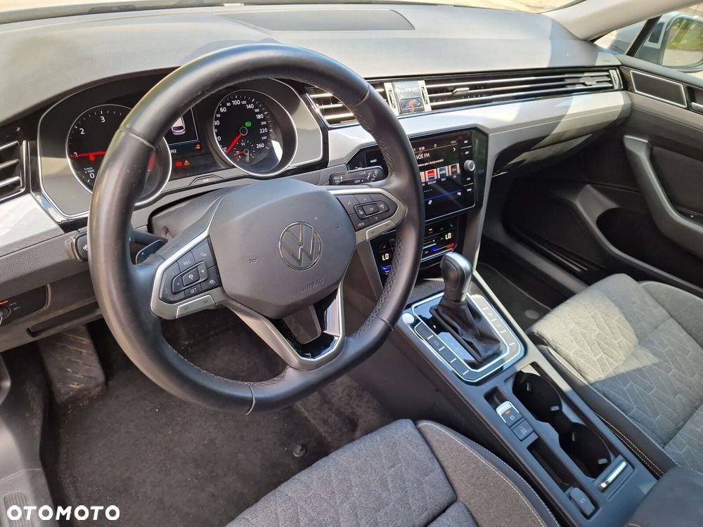 Volkswagen Passat - 12