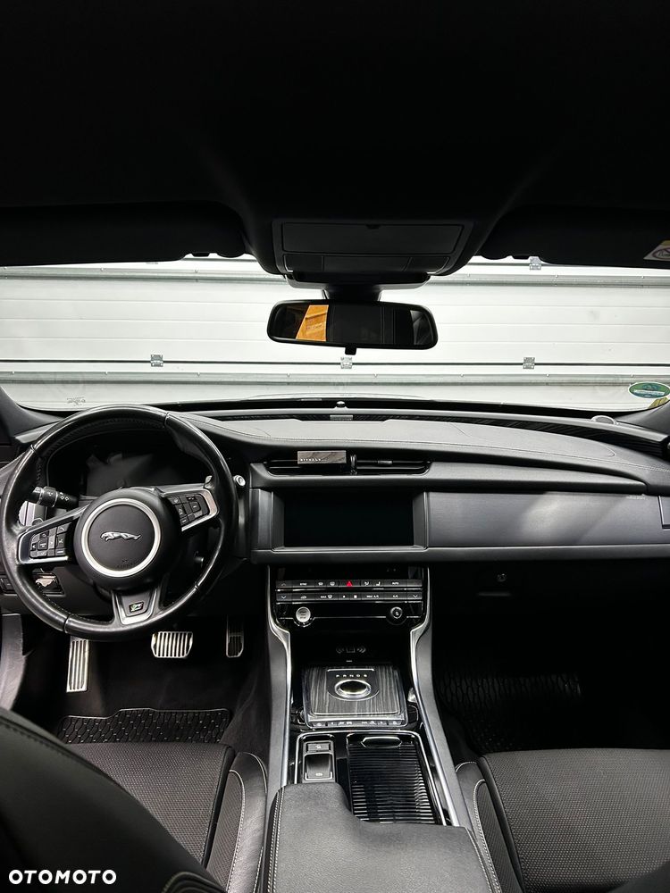 Jaguar XF 2.0 i4D AWD R-Sport - 16