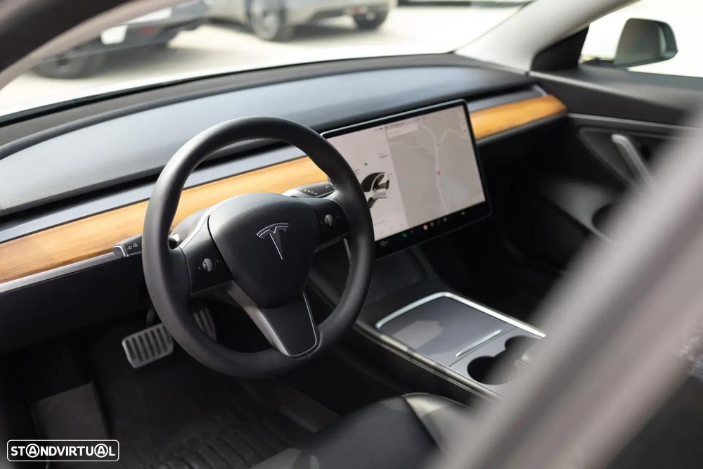 Tesla Model 3 - 8