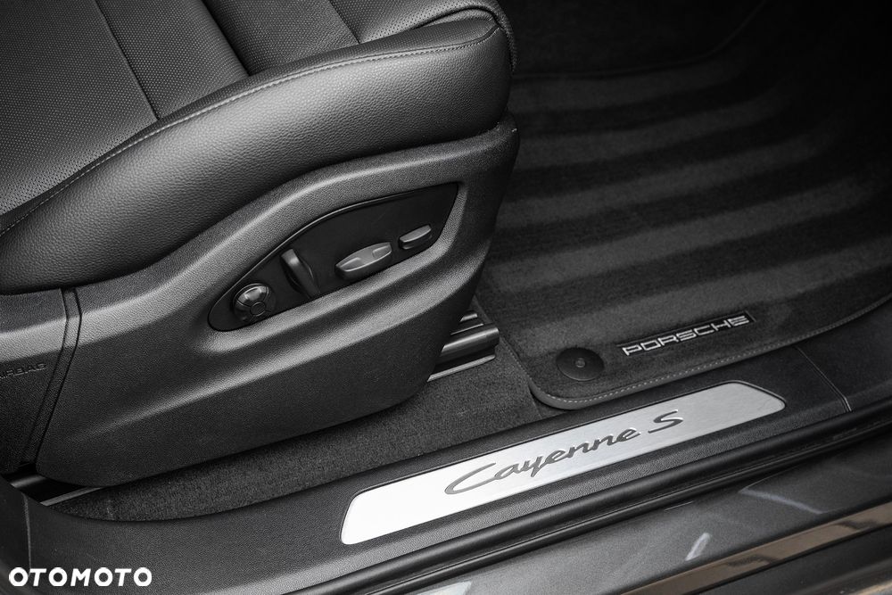 Porsche Cayenne - 21
