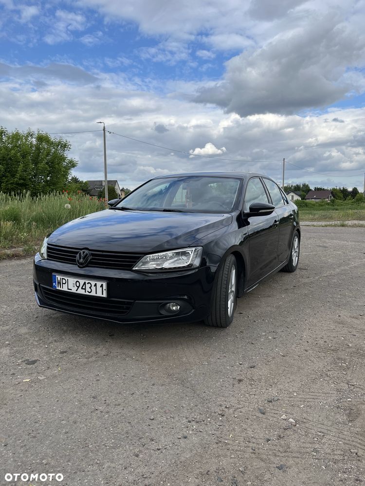 Volkswagen Jetta - 2