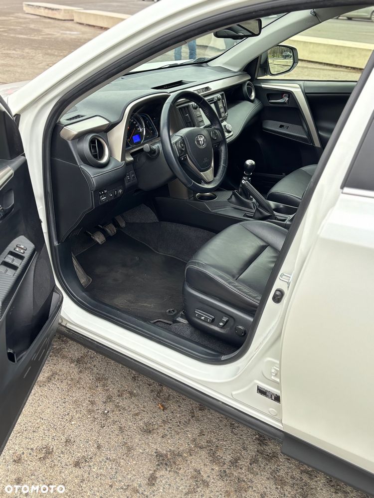 Toyota RAV4 2.2 D-4D Premium - 8