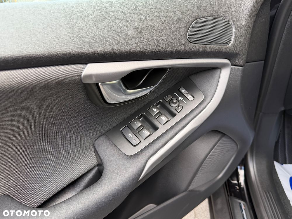 Volvo V40 Cross Country - 14