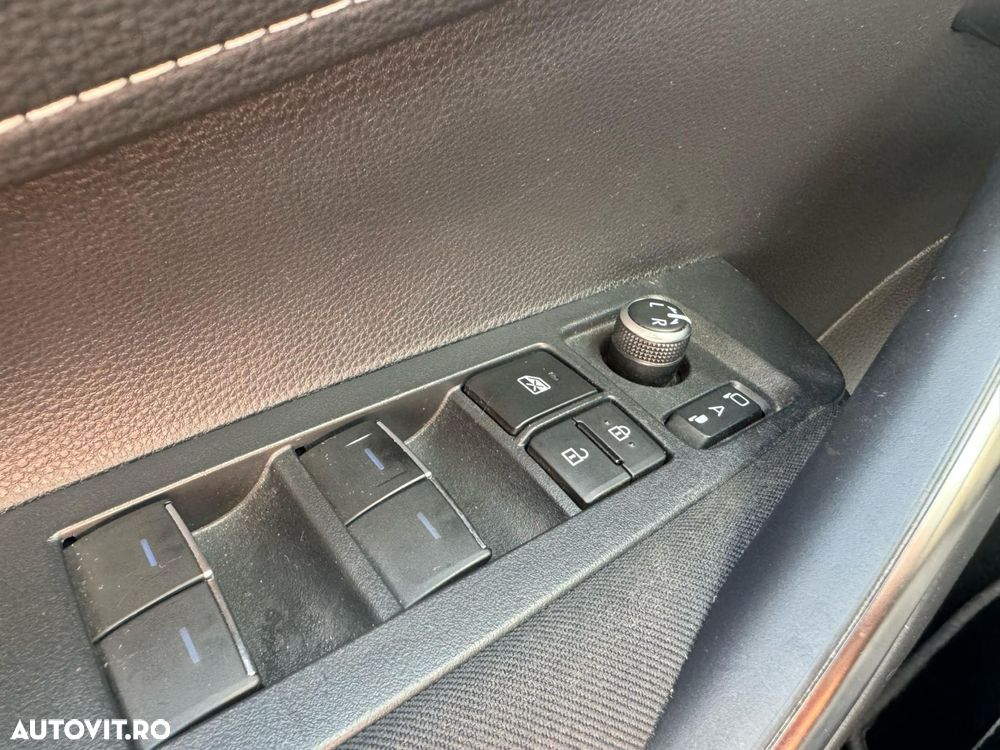 Toyota Corolla 1.8 HSD Dynamic - 31