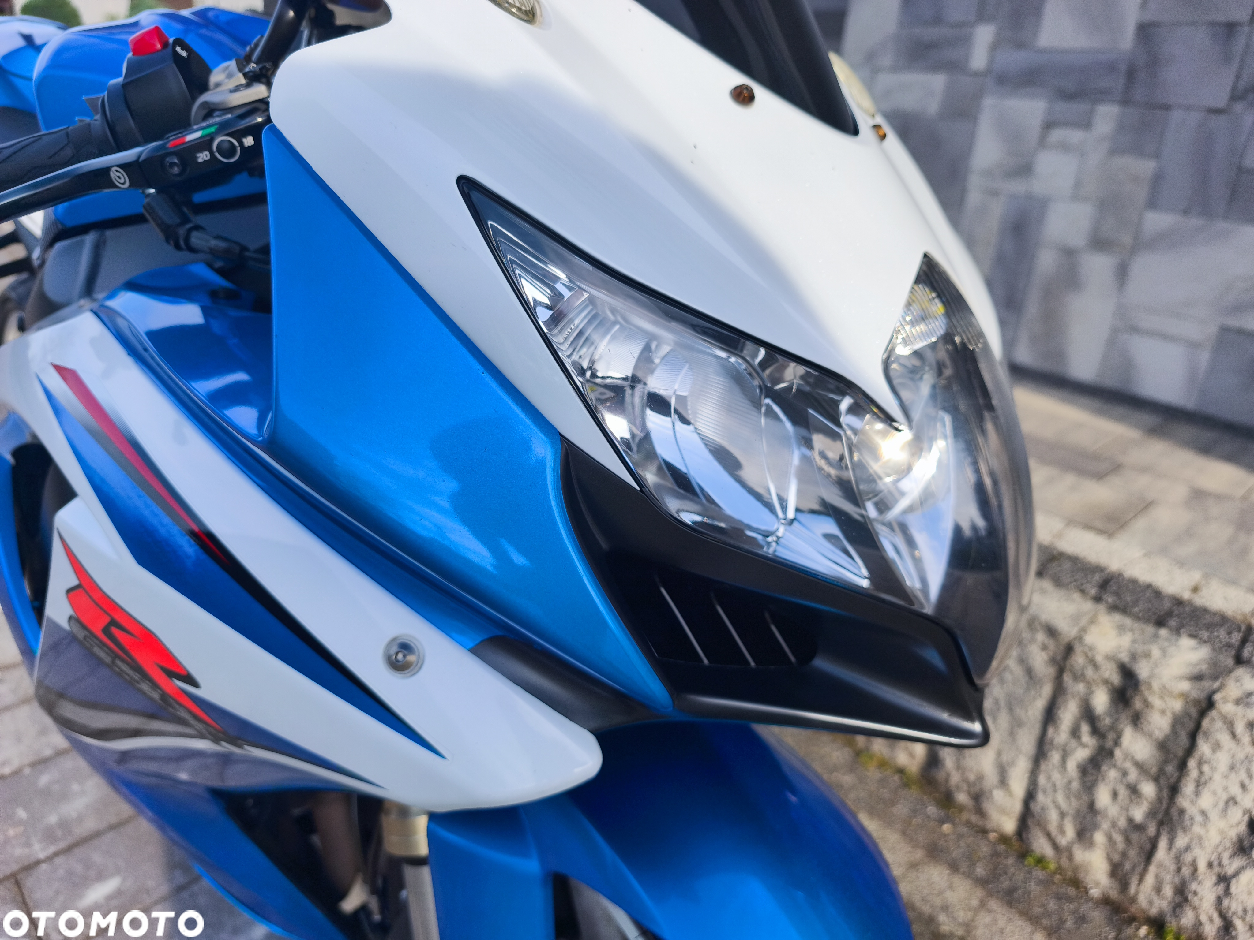 Suzuki GSX-R - 16