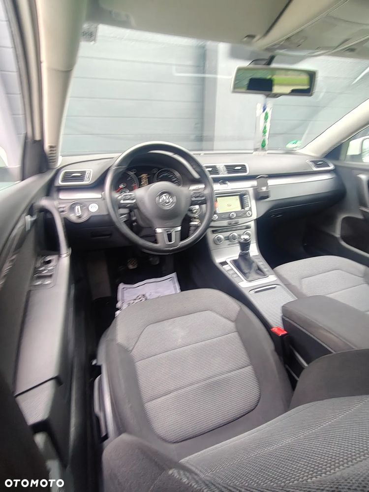 Volkswagen Passat - 8