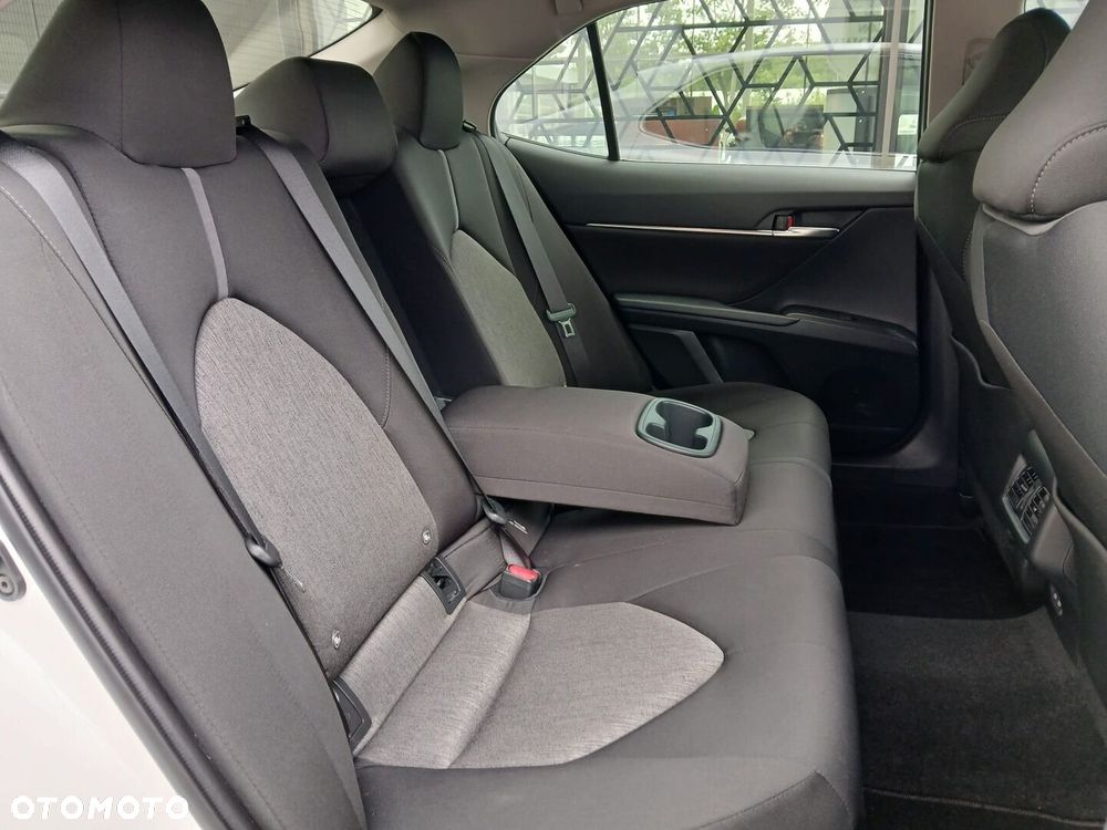 Toyota Camry 2.5 Hybrid Comfort CVT - 25