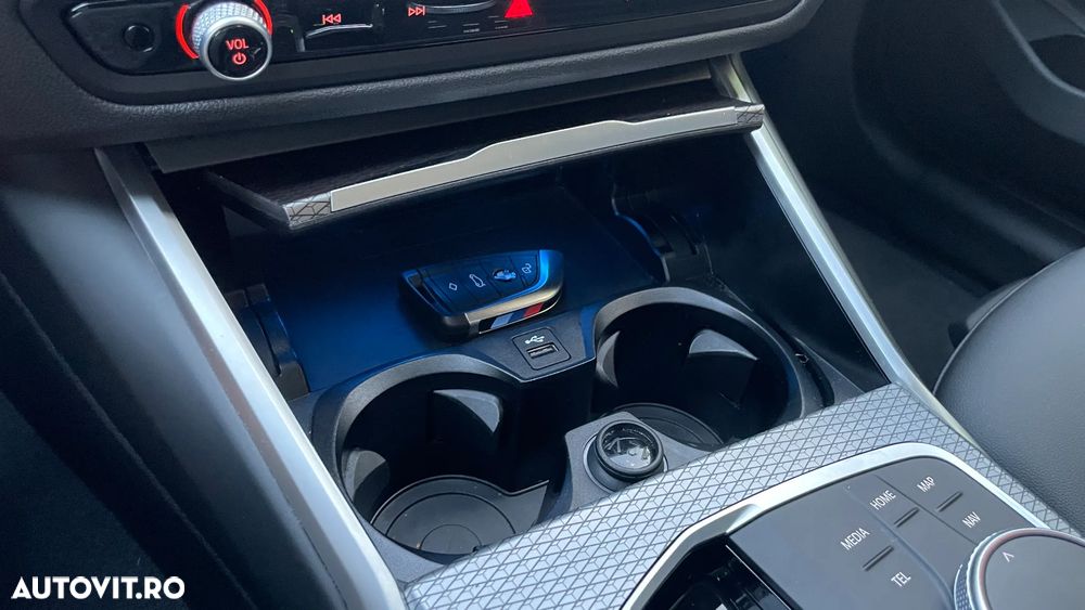 BMW Seria 3 320i Aut. M Sport - 26