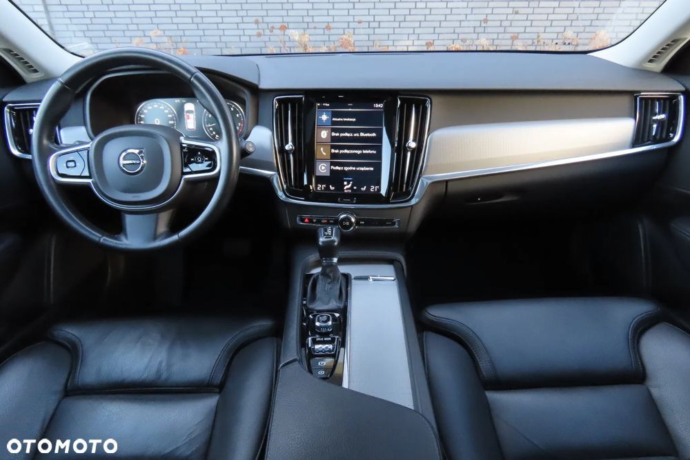 Volvo V90 Cross Country - 12
