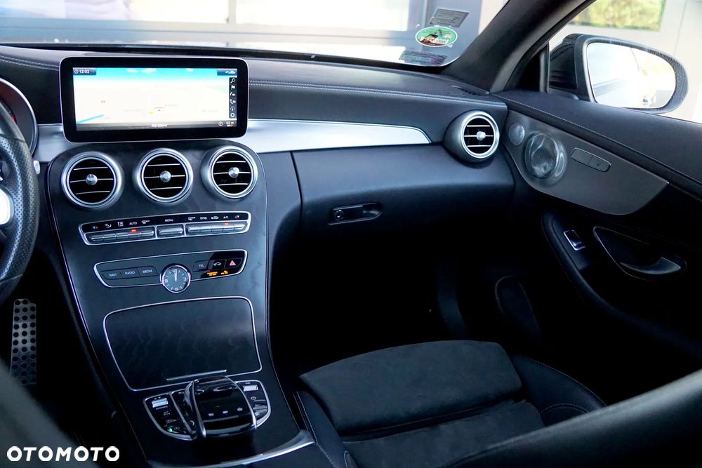 Mercedes-Benz Klasa C 300 9G-TRONIC - 27