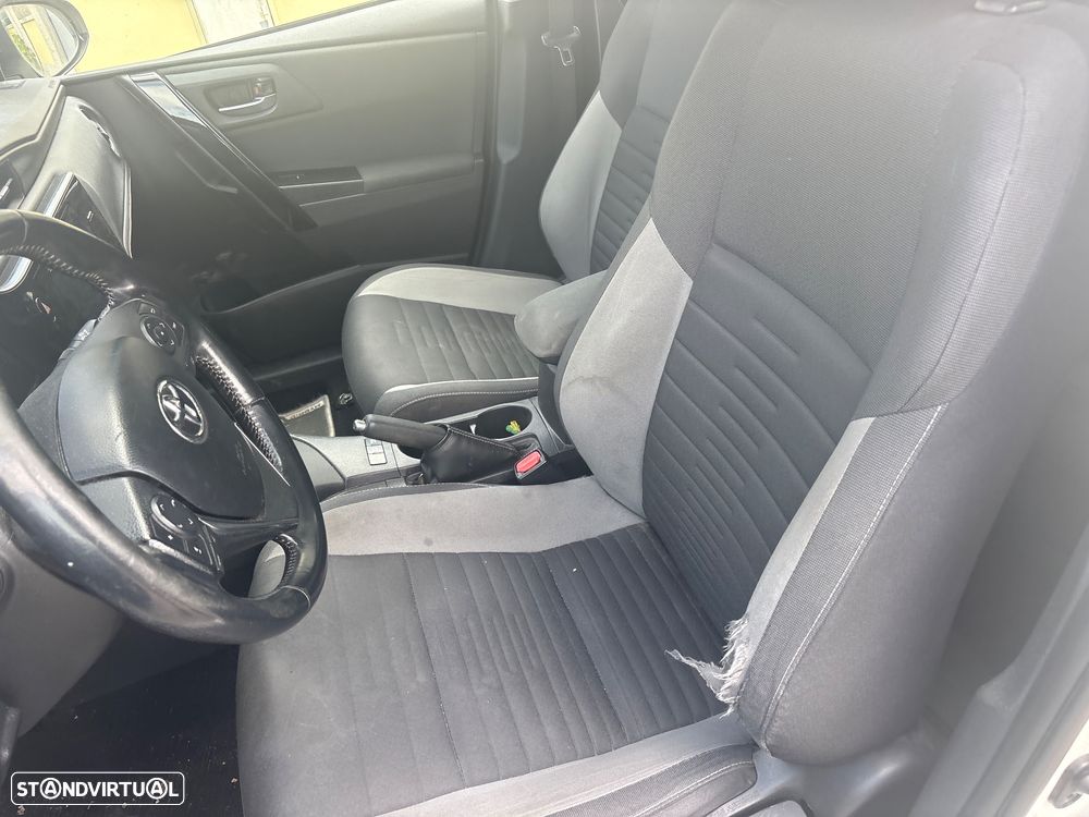 Toyota Auris Touring Sports 1.8 HSD Comfort+P.Sport - 6