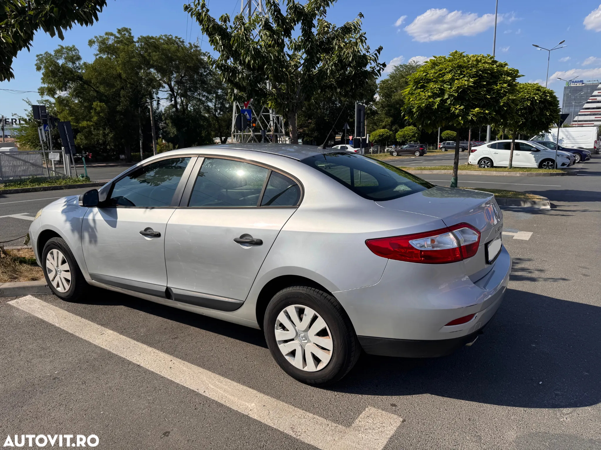 Renault Fluence 1.6 16V Authentique - 4