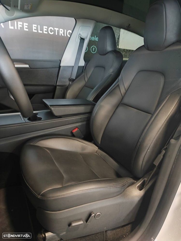 Tesla Model Y Long Range Dual Motor AWD - 9