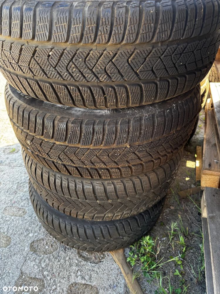 Kpl. opon Pirelli 225/55 R17 SottoZero 3 zimowe Run on Flat - 1