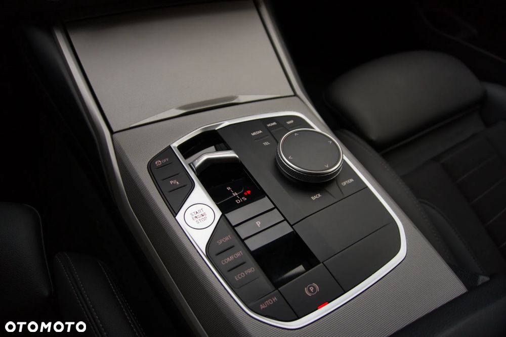 BMW Seria 3 318d - 28