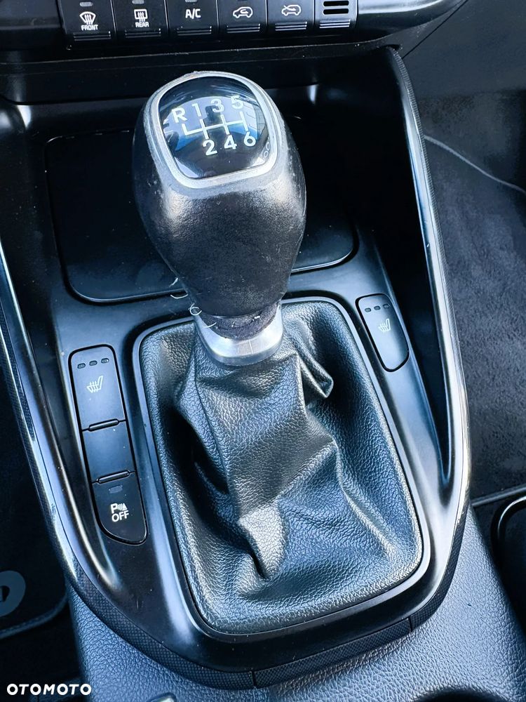 Kia Carens - 19