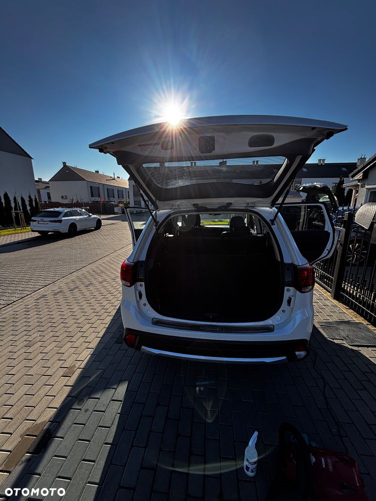 Mitsubishi Outlander 2.0 Intense + Navi 4WD CVT - 33