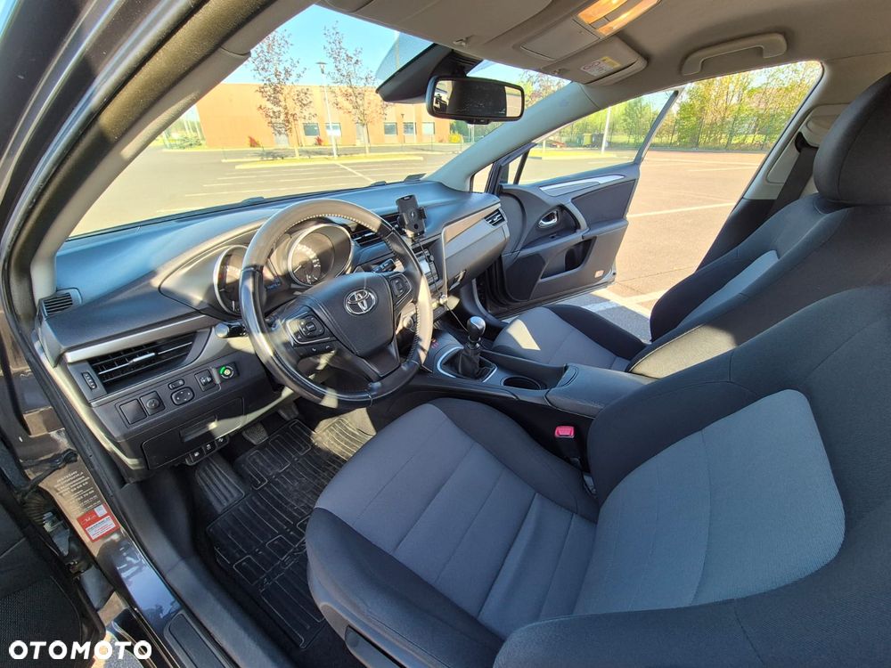 Toyota Avensis 1.6 Active - 12