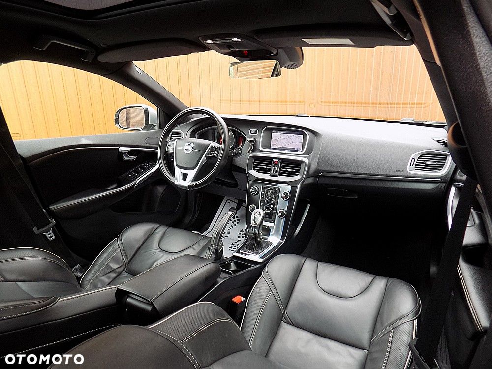 Volvo V40 D3 Drive-E R-Design Momentum - 23