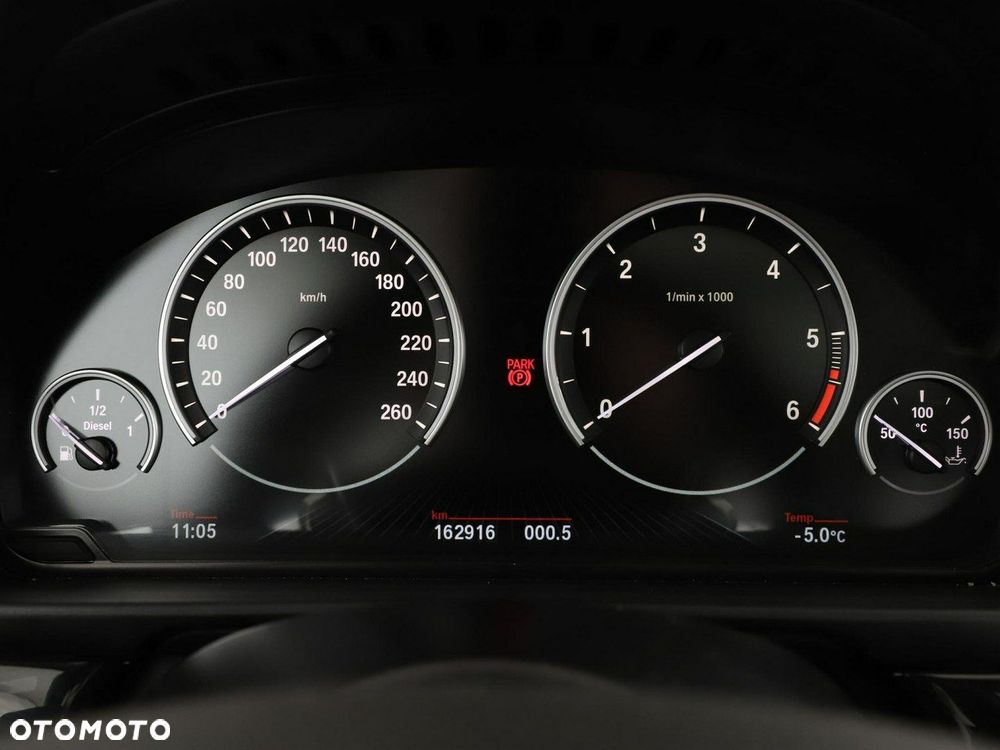 BMW Seria 5 520d xDrive - 23