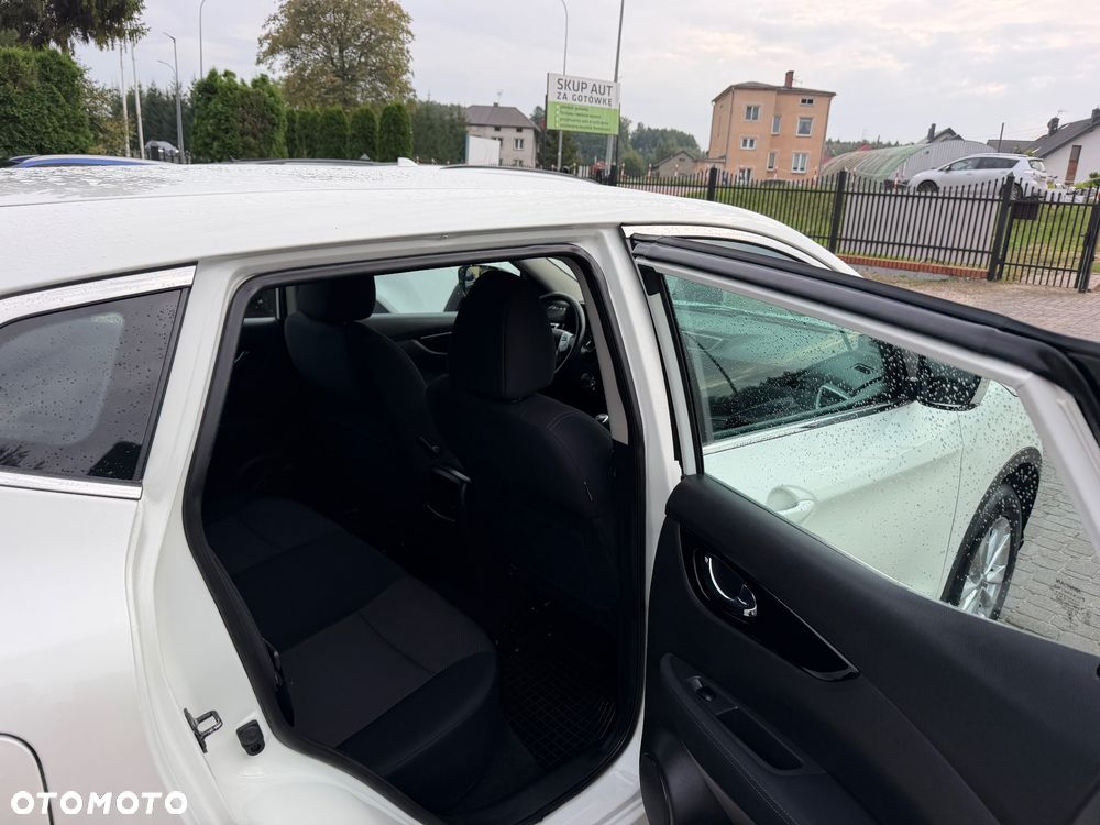 Nissan Qashqai 1.2 DIG-T N-Connecta EU6 - 17