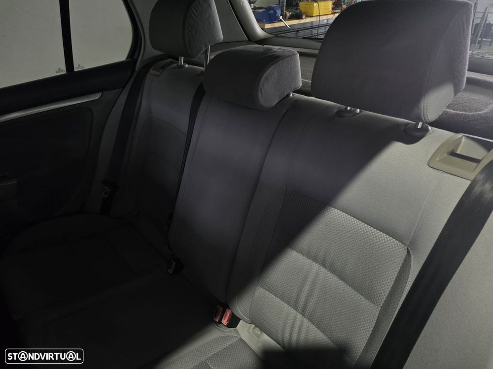 VW Golf 2.0 TDi Confortline - 14
