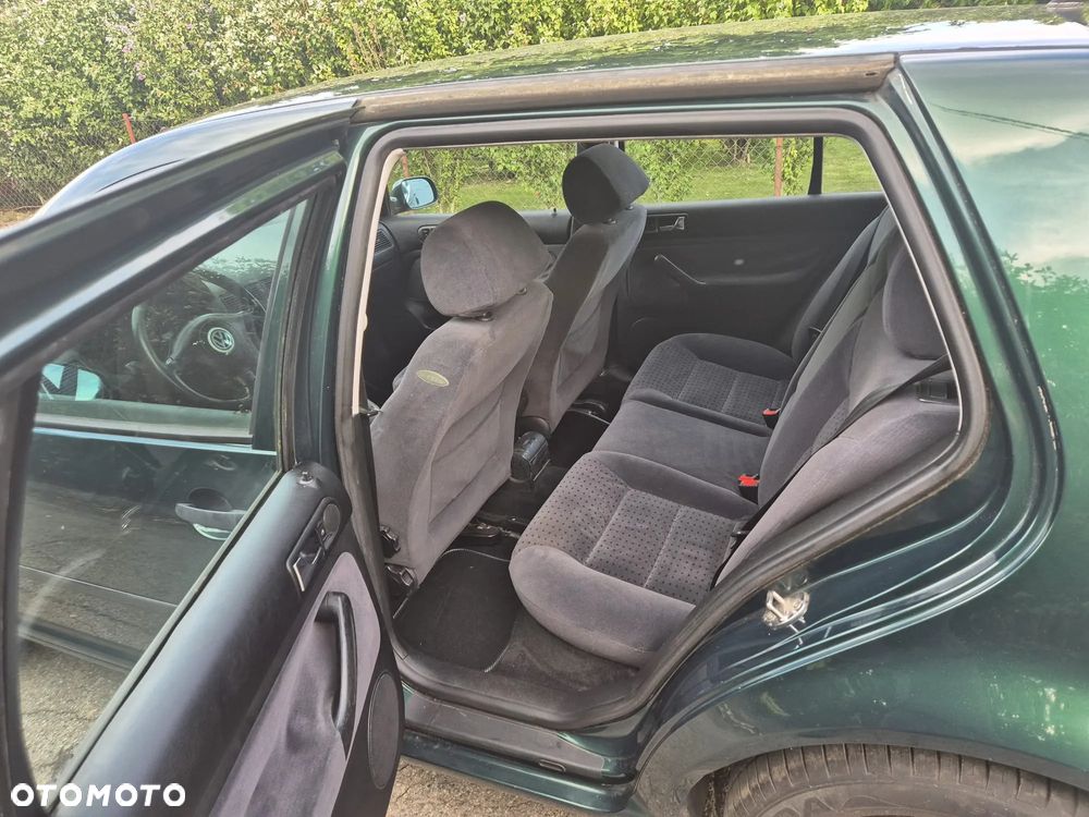 Volkswagen Golf 1.6 - 24